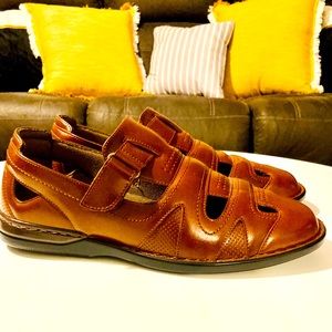 The Stacy Adams Aramis Closed Toe Fisherman Sandal.